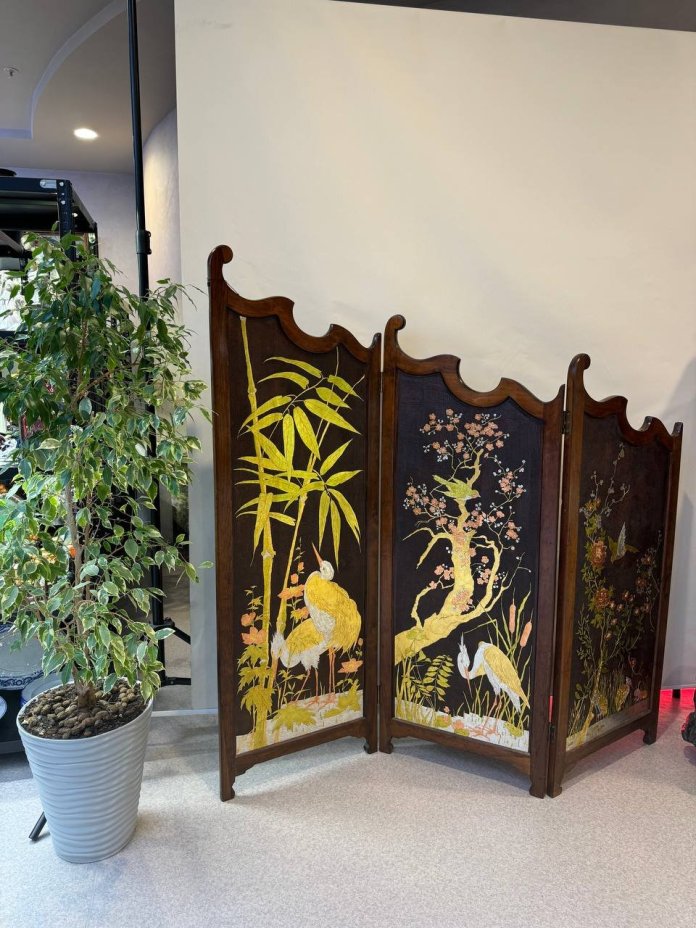 Ширма трехстворчатая с изображением бамбука и цапель