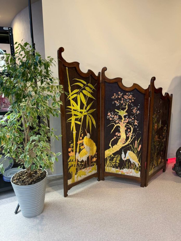 Ширма трехстворчатая с изображением бамбука и цапель