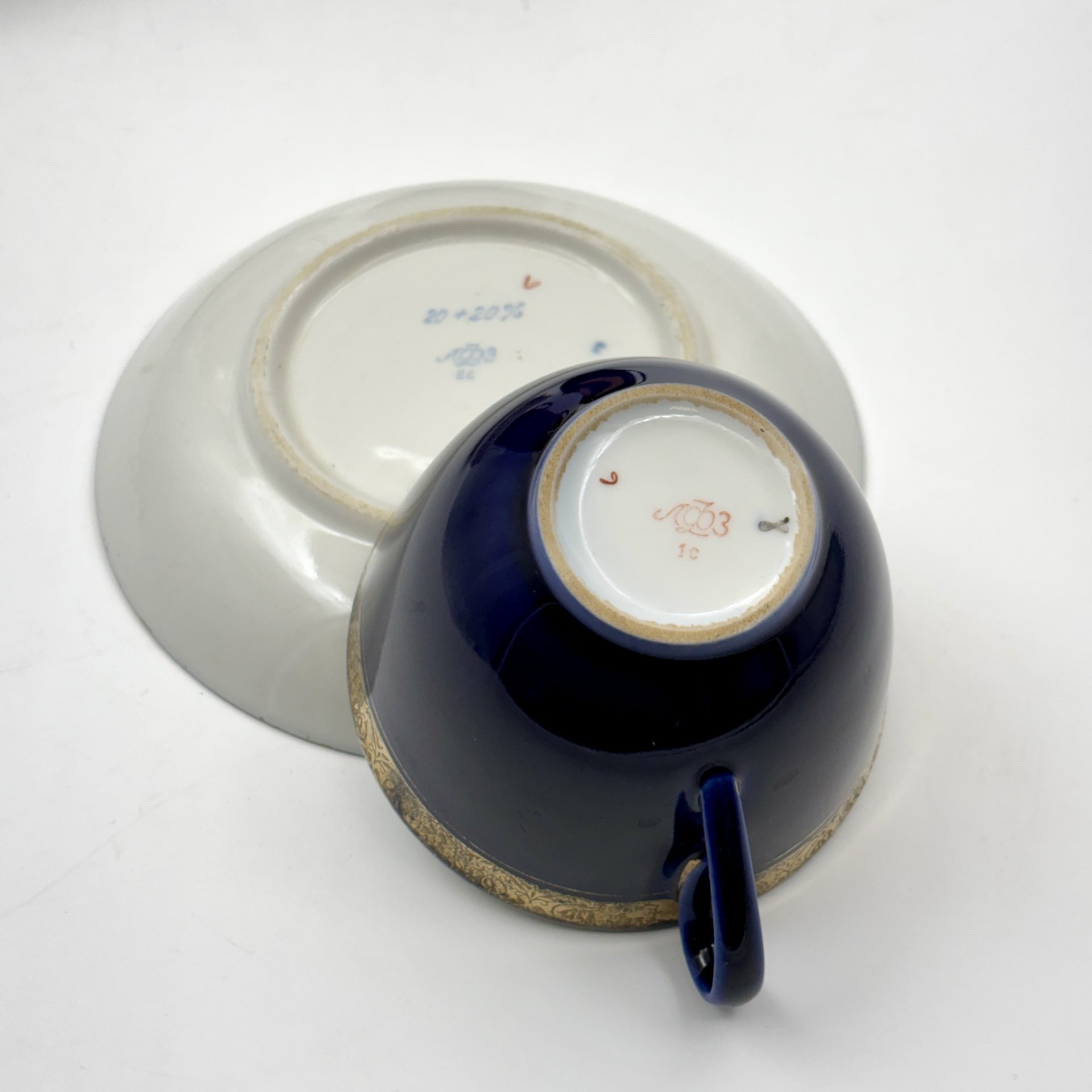 Набор из шести чайных пар с орнаментальным декором