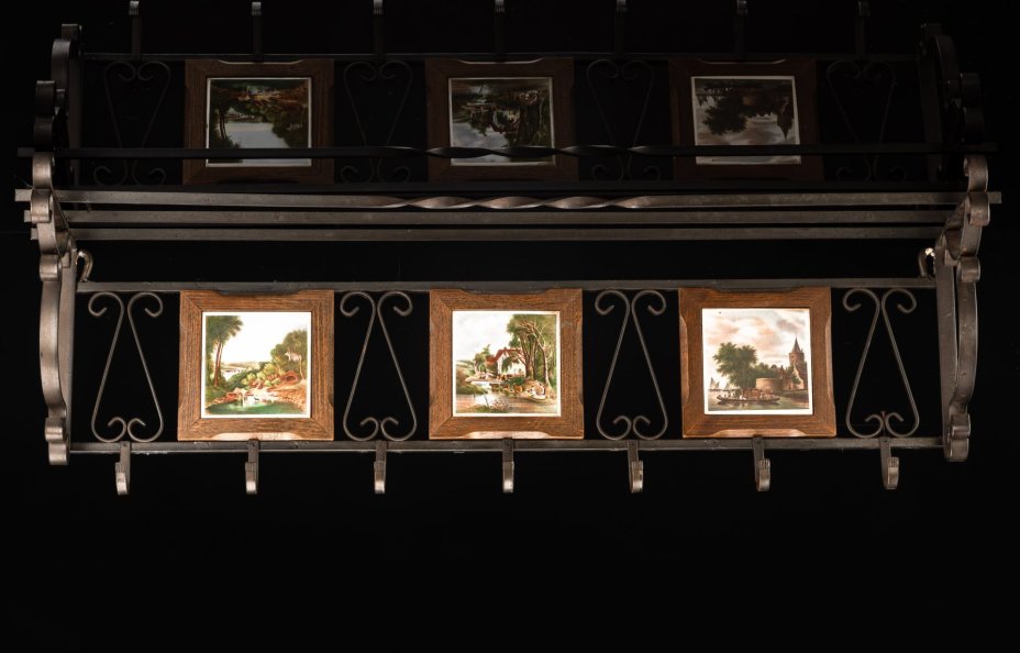 Вешалка-полка подвесная с декоративными вставками с изображением пейзажей, металл, фарфор, деколь, Европа, 1990-2000 гг.