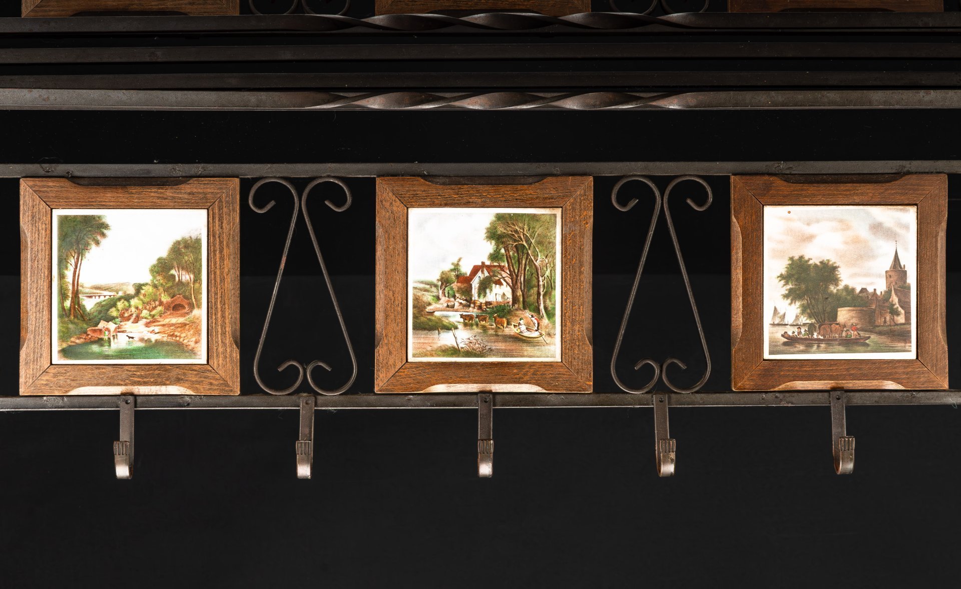 Вешалка-полка подвесная с декоративными вставками с изображением пейзажей, металл, фарфор, деколь, Европа, 1990-2000 гг.