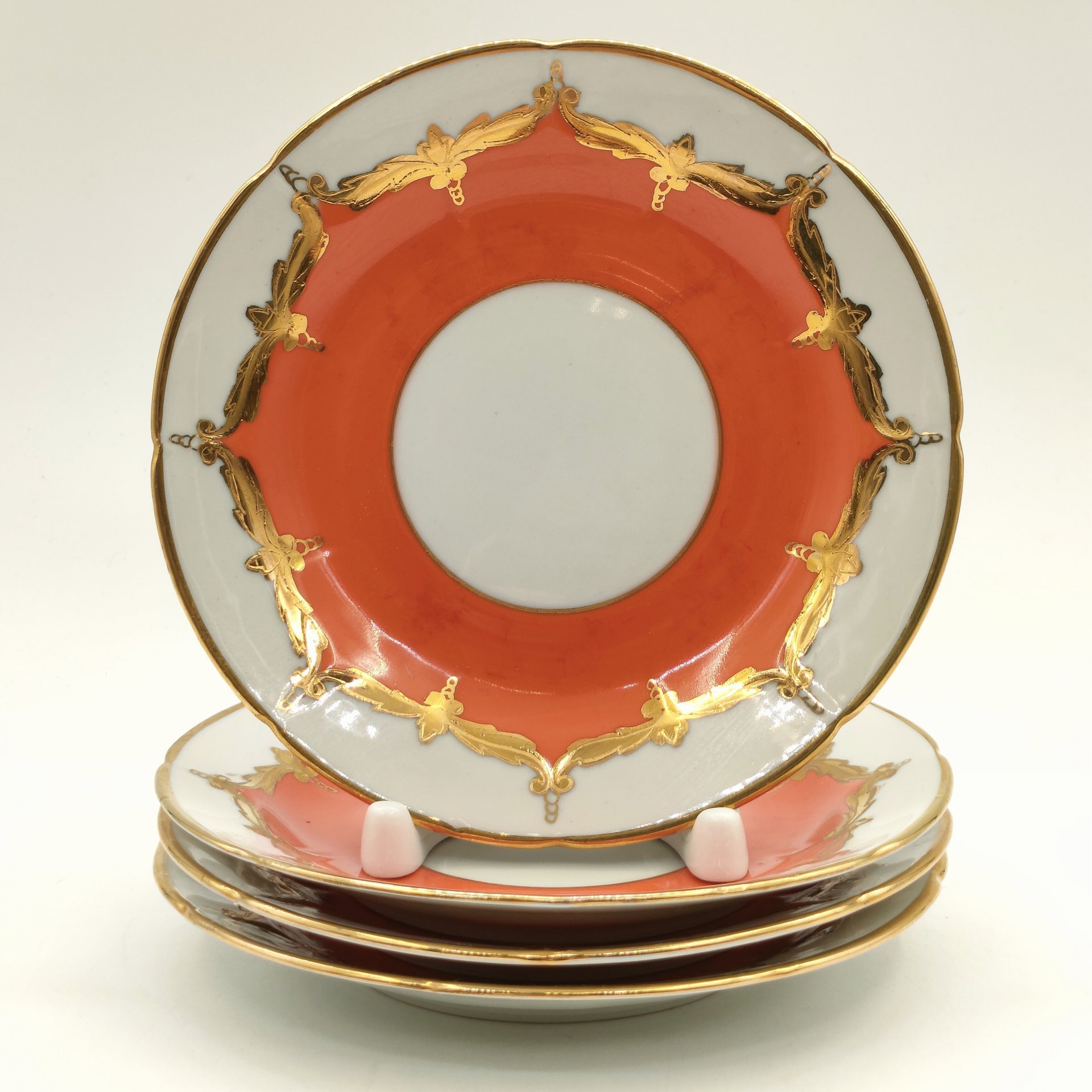 Набор из 4-х блюдец "Красный бутон", фарфор, крытье, золочение, Барановский фарфоровый завод, СССР, 1950-1970 гг.