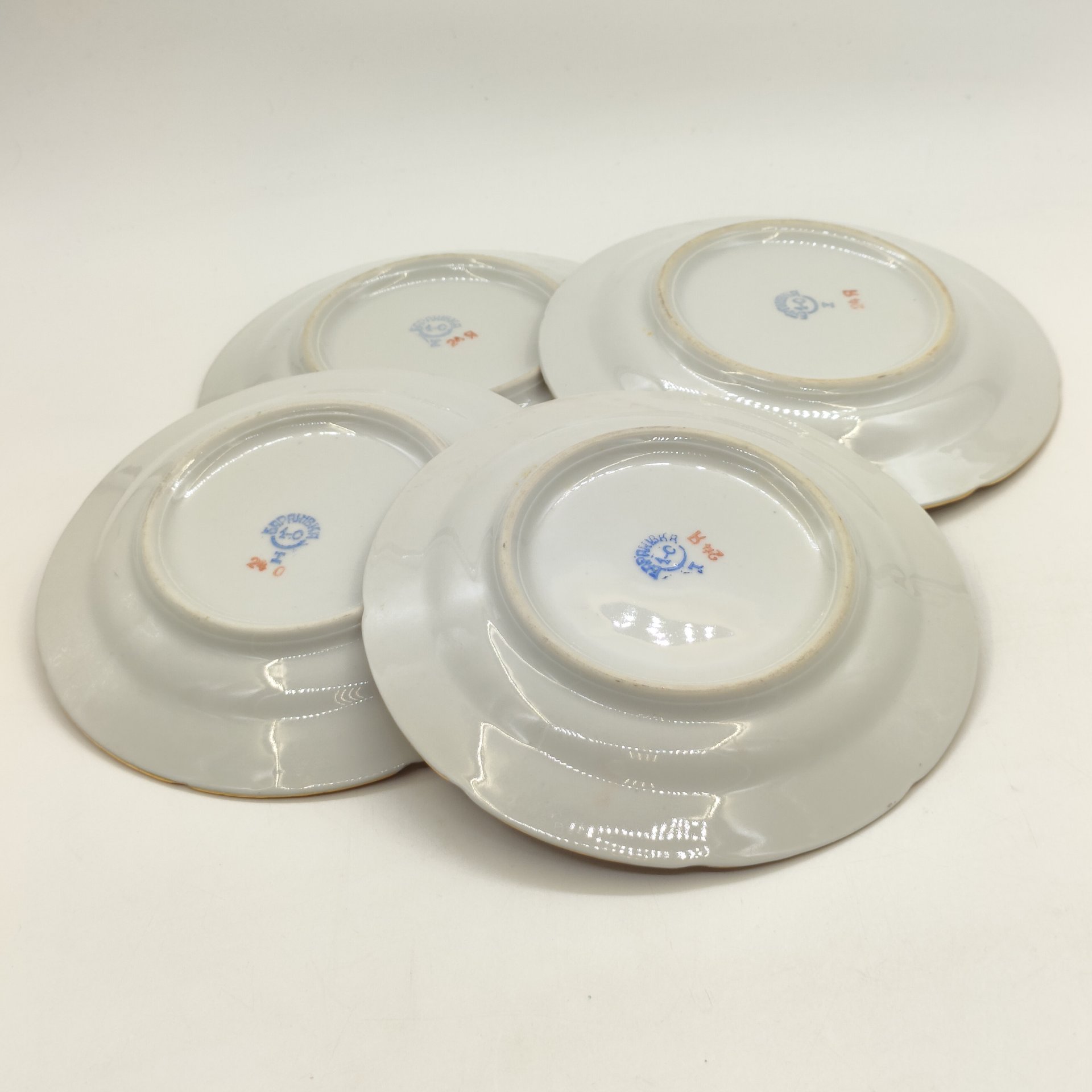 Набор из 4-х блюдец "Красный бутон", фарфор, крытье, золочение, Барановский фарфоровый завод, СССР, 1950-1970 гг.