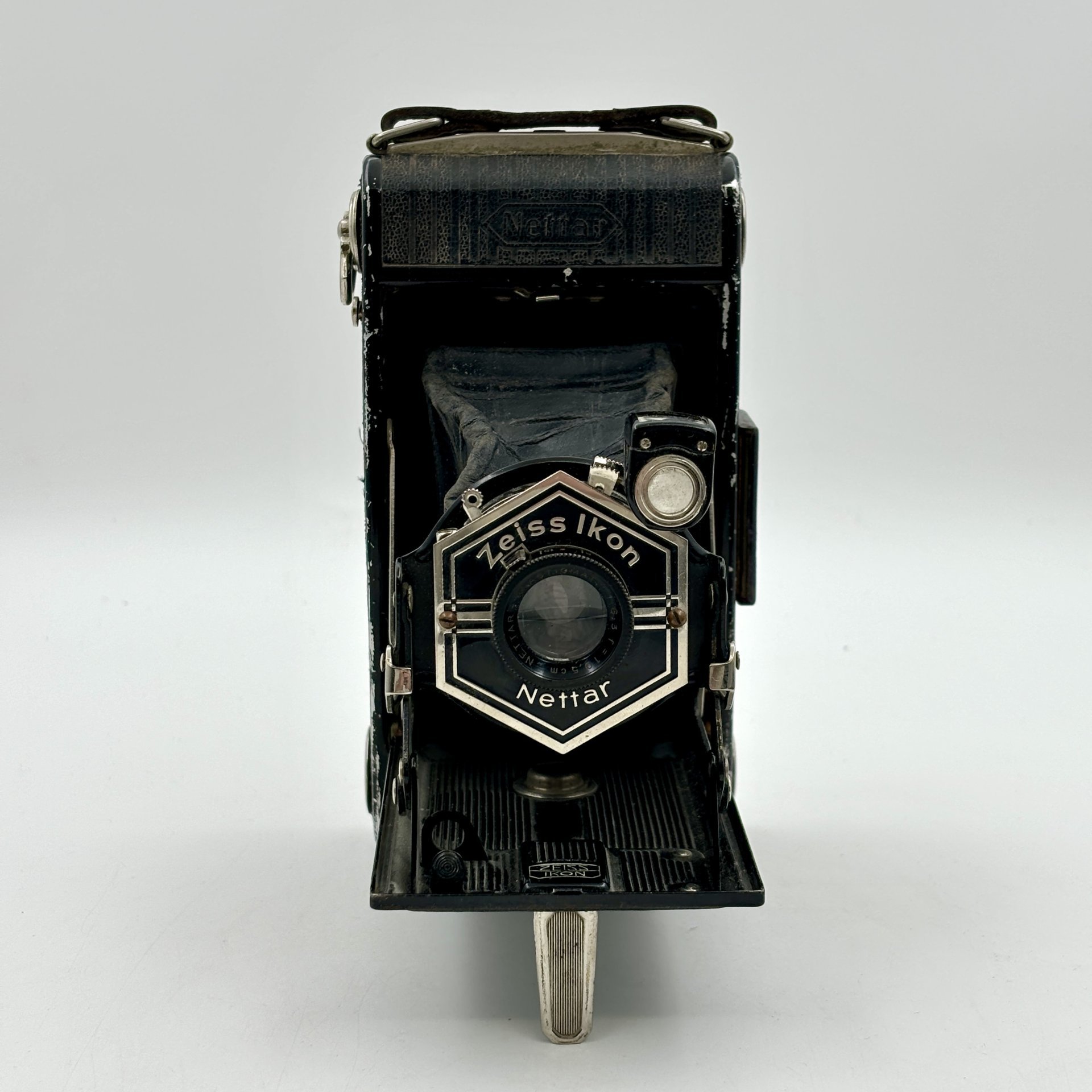 Фотоаппарат пленочный Zeiss Ikon 515/2, объектив Nettar Anastigmat 1:6,3 f=10.5 cm, лимитированный выпуск с шестиугольным механизмом, в оригинальном кофре, металл, стекло, кожа, Carl Zeiss, Германия, 1934-1935 гг., Carl Zeiss