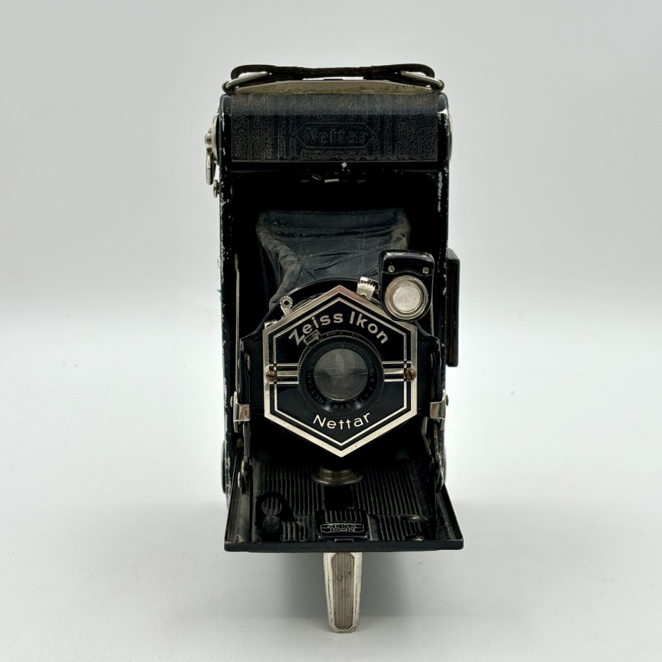 Фотоаппарат пленочный Zeiss Ikon 515/2, объектив Nettar Anastigmat 1:6,3 f=10.5 cm, лимитированный выпуск с шестиугольным механизмом, в оригинальном кофре, металл, стекло, кожа, Carl Zeiss, Германия, 1934-1935 гг., Carl Zeiss