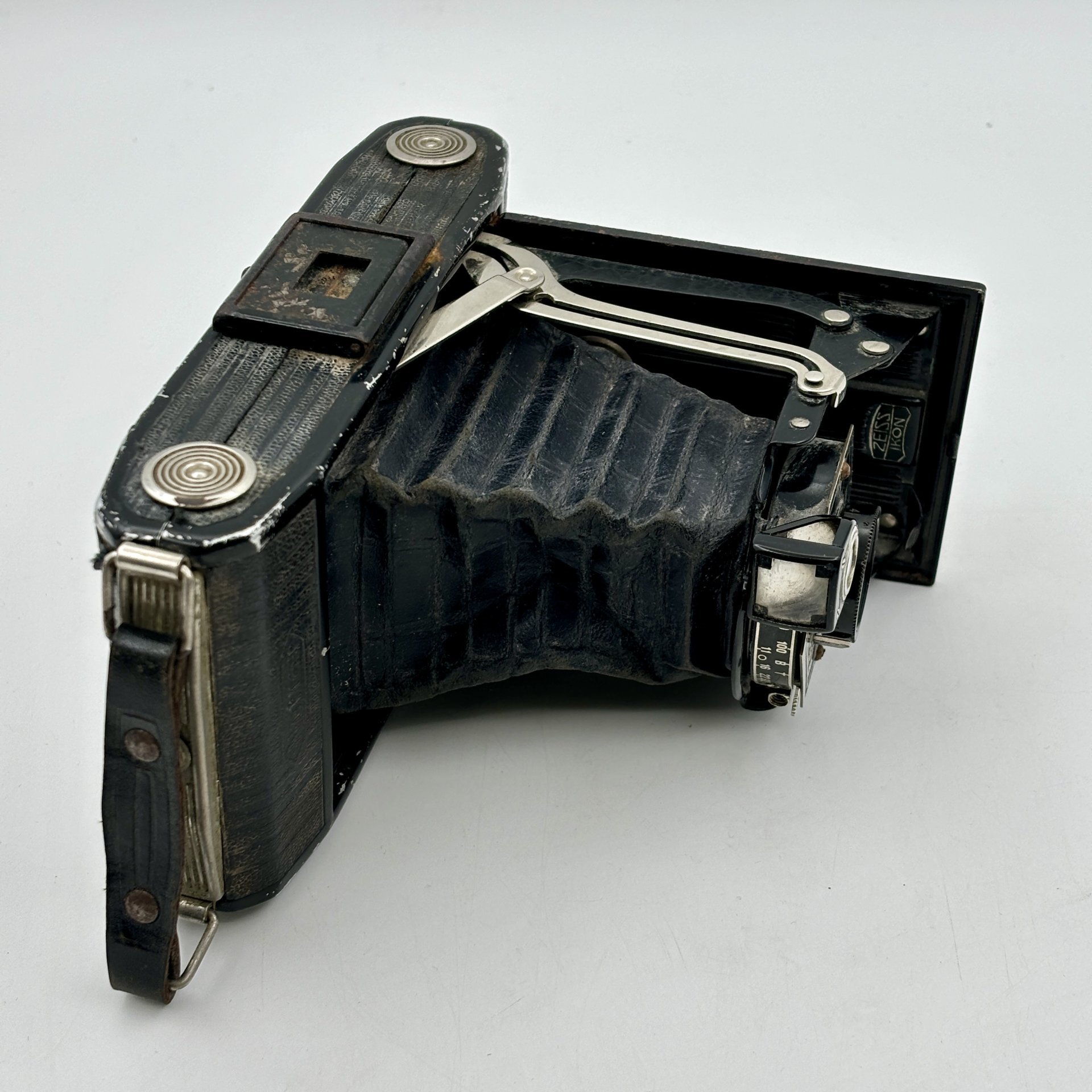 Фотоаппарат пленочный Zeiss Ikon 515/2, объектив Nettar Anastigmat 1:6,3 f=10.5 cm, лимитированный выпуск с шестиугольным механизмом, в оригинальном кофре, металл, стекло, кожа, Carl Zeiss, Германия, 1934-1935 гг., Carl Zeiss