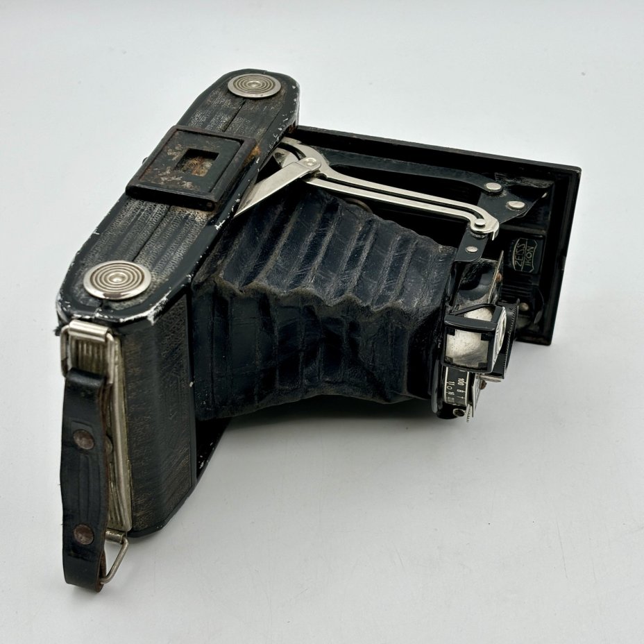 Фотоаппарат пленочный Zeiss Ikon 515/2, объектив Nettar Anastigmat 1:6,3 f=10.5 cm, лимитированный выпуск с шестиугольным механизмом, в оригинальном кофре, металл, стекло, кожа, Carl Zeiss, Германия, 1934-1935 гг., Carl Zeiss