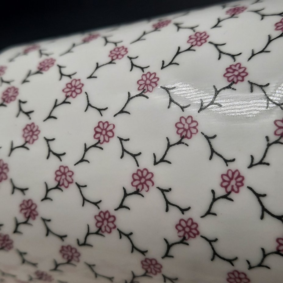 Пара кофейная "Розовая сетка", автор формы "Майская" Э.М. Криммер, фарфор, деколь, золочение, Ленинградский фарфоровый завод (ЛФЗ), Россия, 1989-2001 гг.