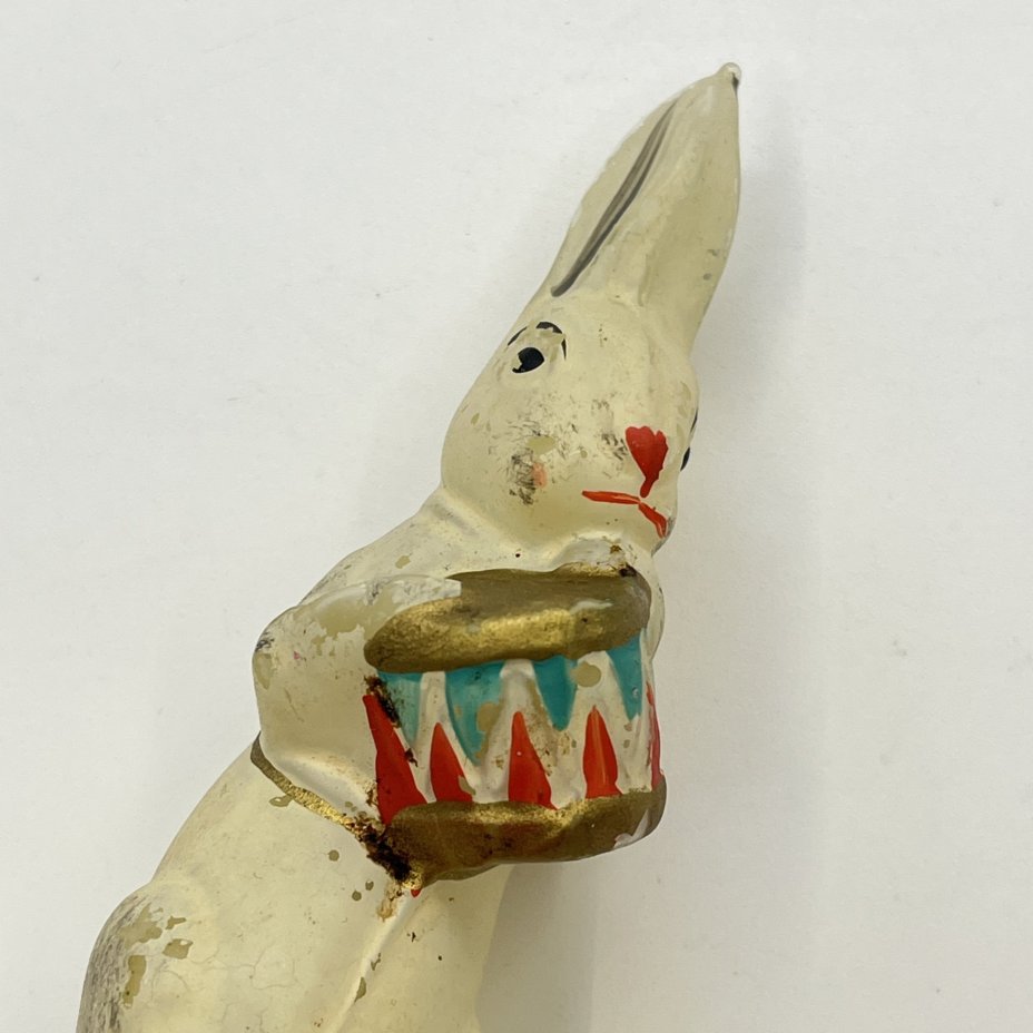 Игрушка елочная на прищепке "Заяц с барабаном"