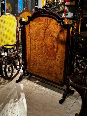 Каминный экран с вставкой из старинного гобелена