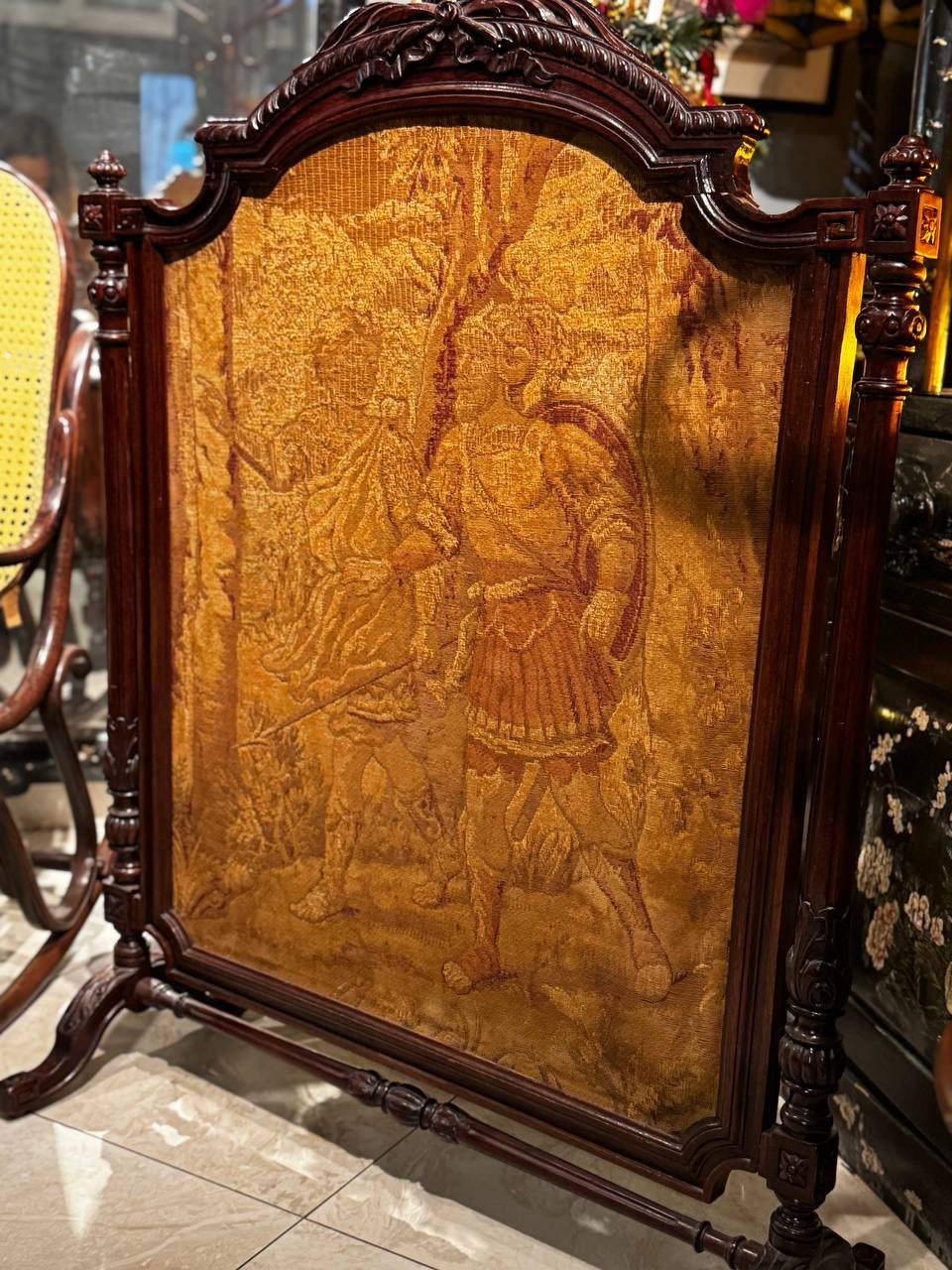 Каминный экран с вставкой из старинного гобелена