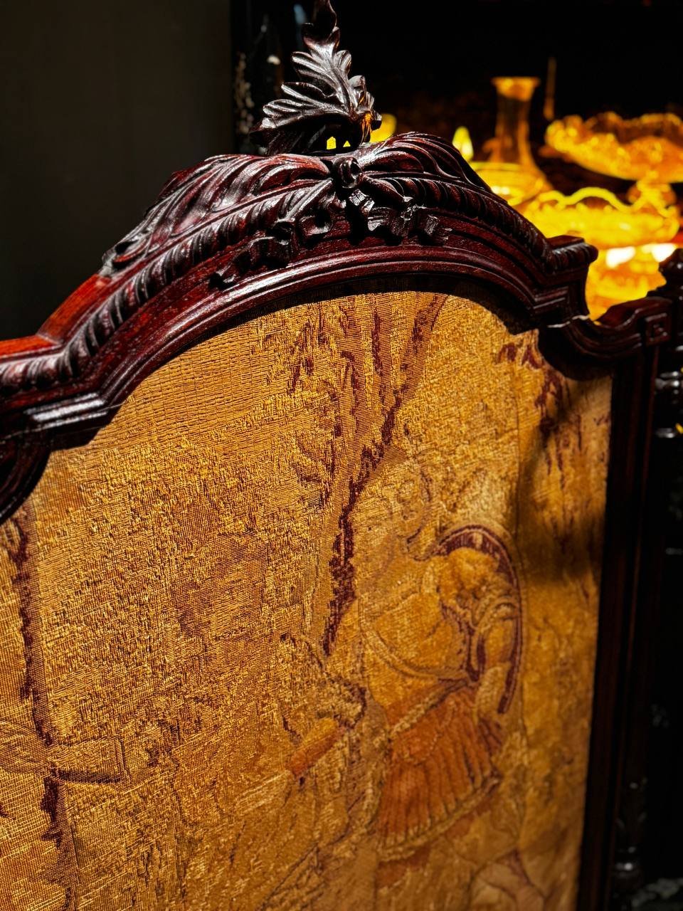 Каминный экран с вставкой из старинного гобелена