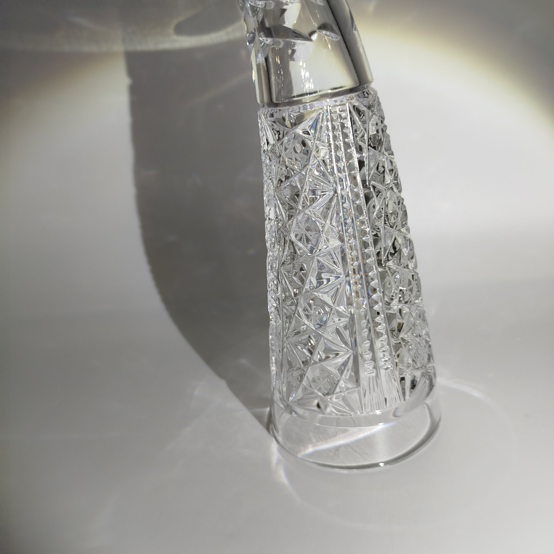 Кубок для вина ("Рог изобилия"), украшенный рельефным декором