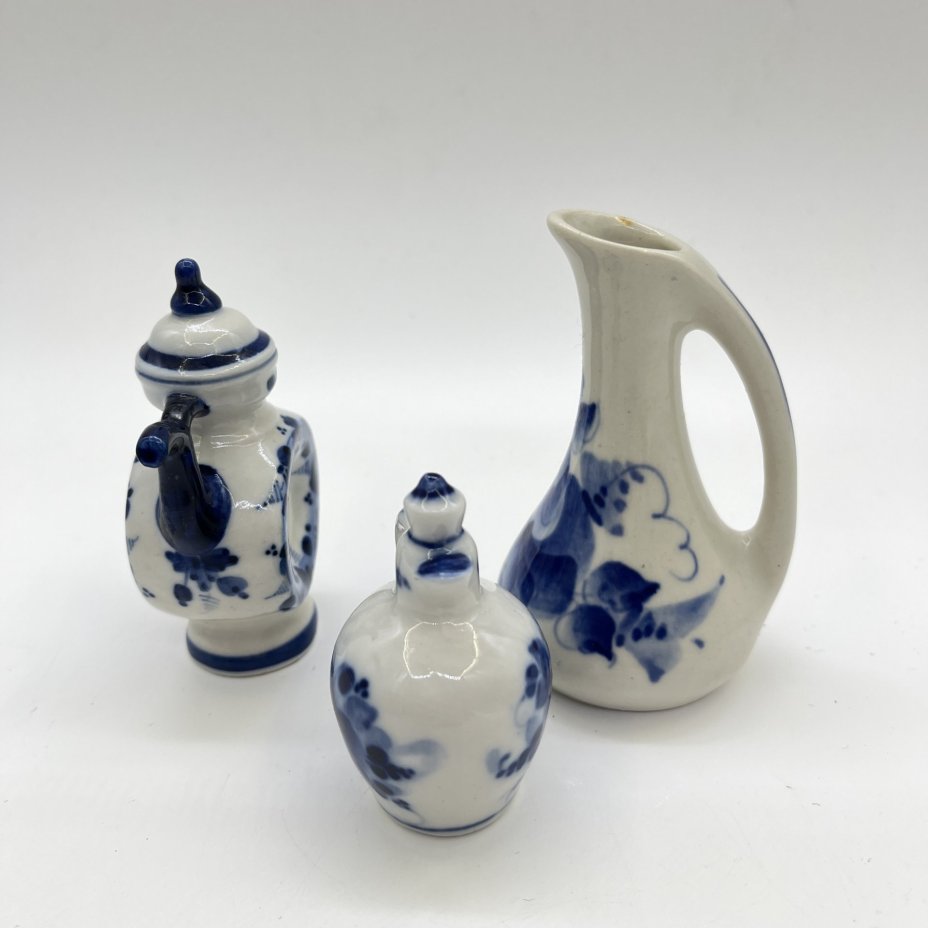 Набор из 3 миниатюрных статуэток в виде штофов и кувшина (подбор), Гжель