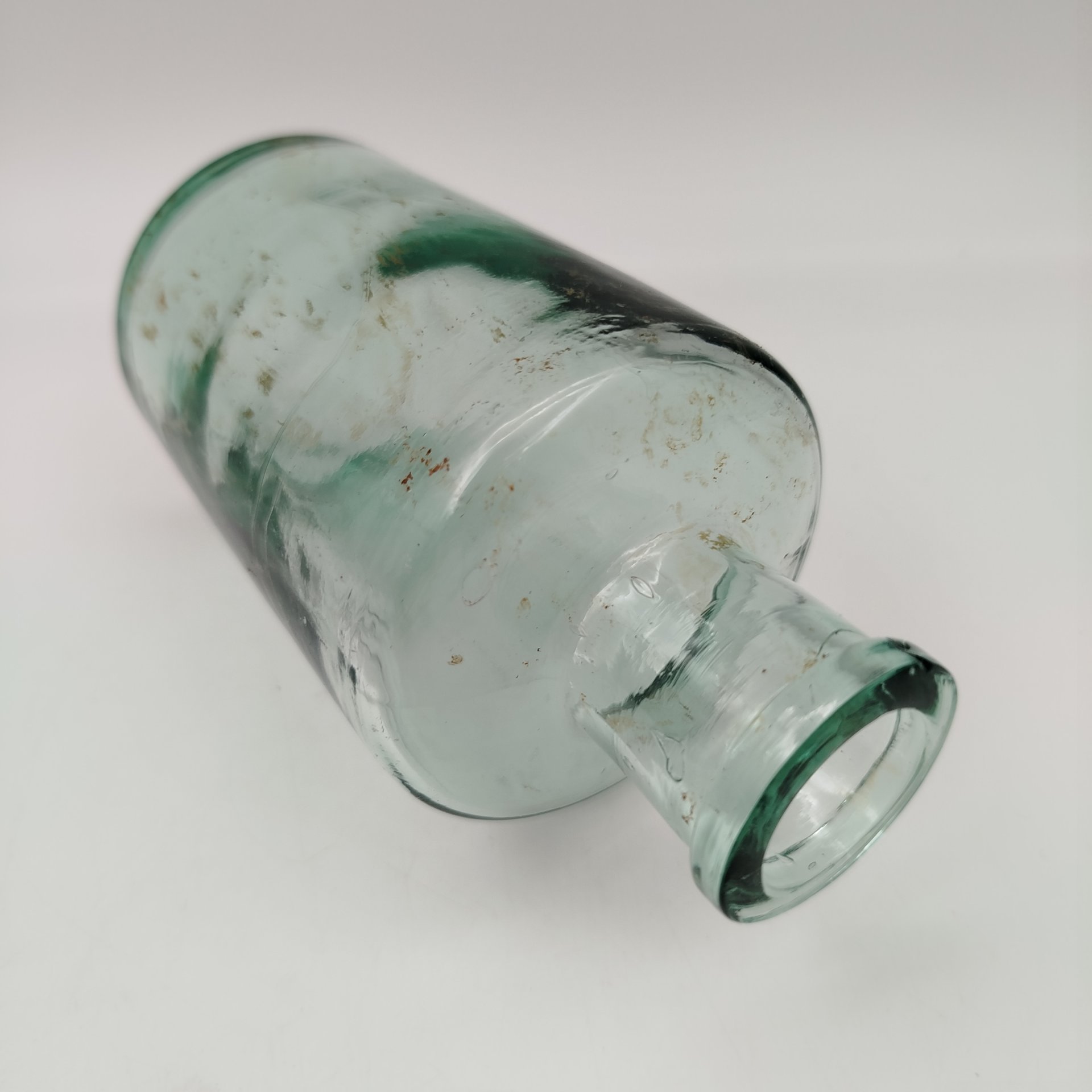 Флакон (бутыль) цилиндрической формы, стекло, Россия, 1900-1940 гг.