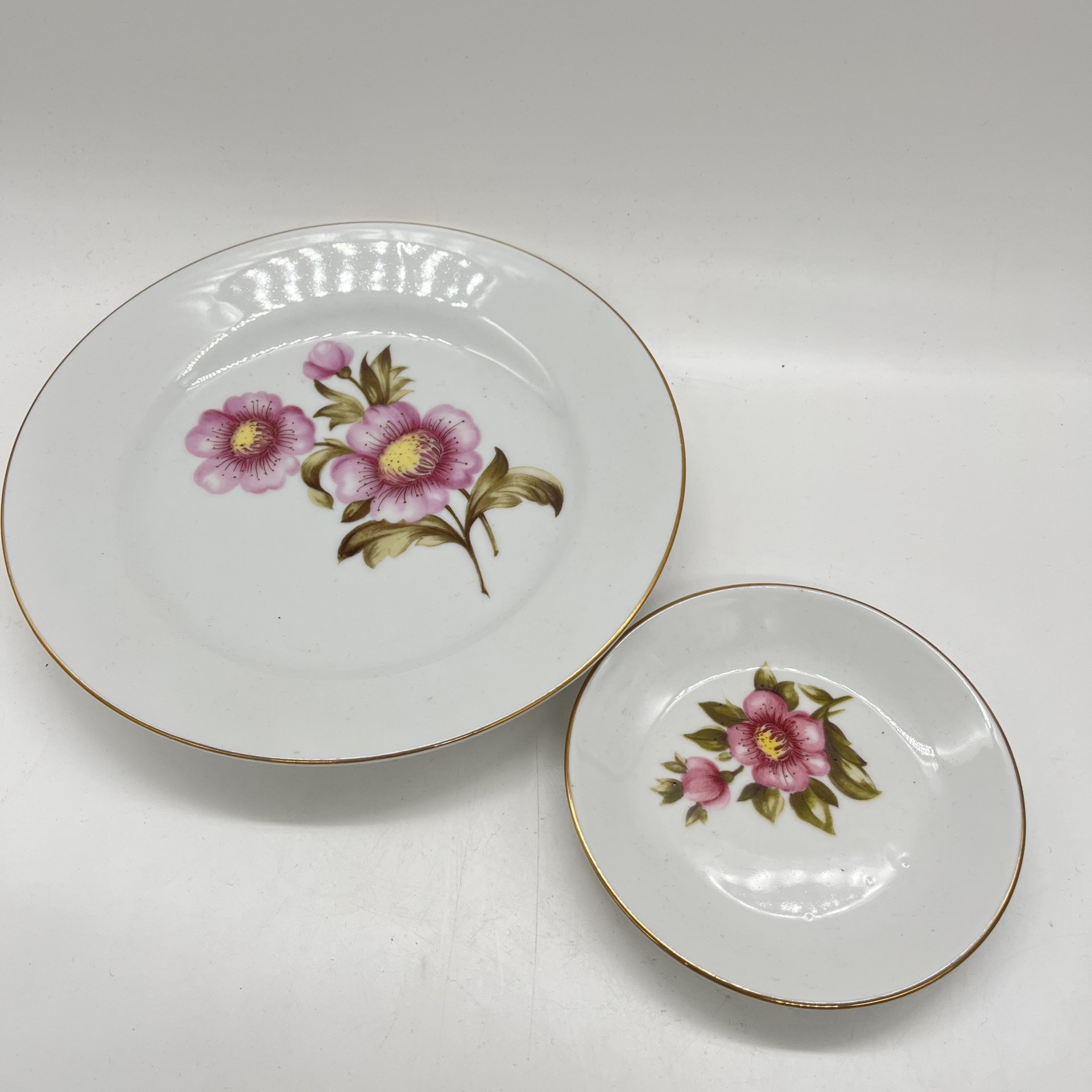 Набор из десертной тарелки и блюдца с цветочным декором, фарфор, деколь, золочение, Kahla, ГДР, 1960-1990 гг.
