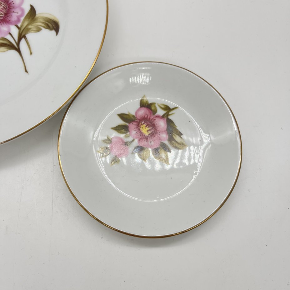 Набор из десертной тарелки и блюдца с цветочным декором, фарфор, деколь, золочение, Kahla, ГДР, 1960-1990 гг.