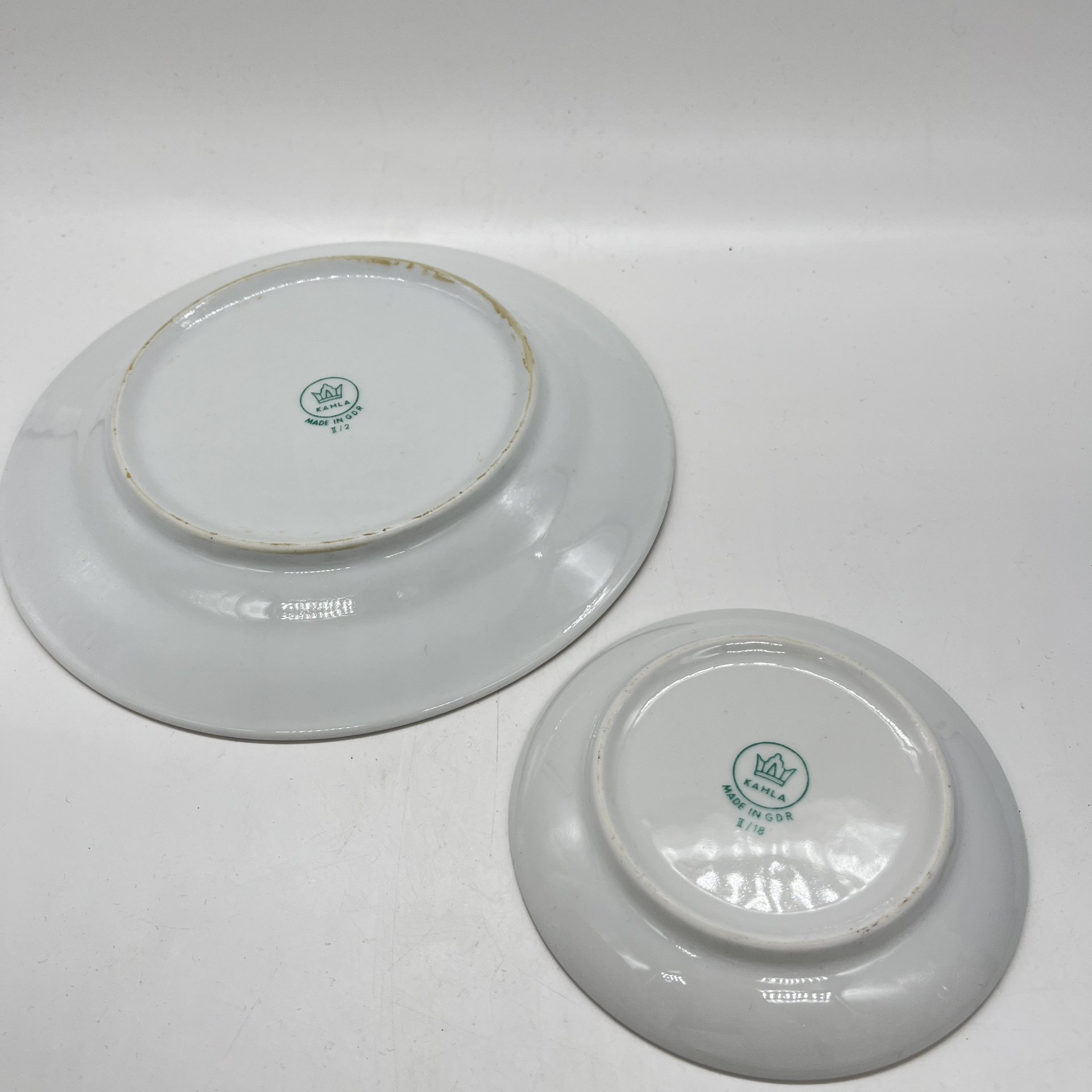 Набор из десертной тарелки и блюдца с цветочным декором, фарфор, деколь, золочение, Kahla, ГДР, 1960-1990 гг.