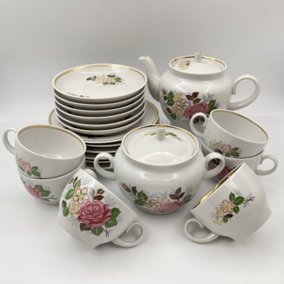 Сервиз чайный с цветочным декором на 6 персон (20 предметов), фарфор, деколь, золочение, Завод «Красный фарфорист» (Чудово, Грузинская фарфорово-фаянсовая фабрика), СССР, 1971-1992 гг.