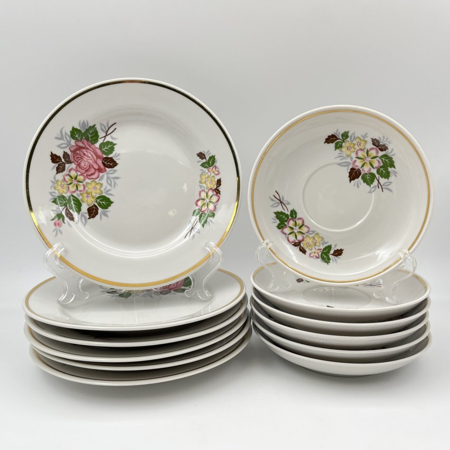 Сервиз чайный с цветочным декором на 6 персон (20 предметов), фарфор, деколь, золочение, Завод «Красный фарфорист» (Чудово, Грузинская фарфорово-фаянсовая фабрика), СССР, 1971-1992 гг.