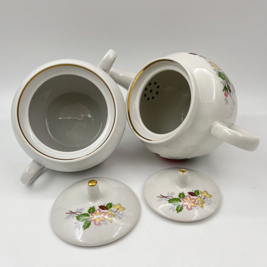 Сервиз чайный с цветочным декором на 6 персон (20 предметов), фарфор, деколь, золочение, Завод «Красный фарфорист» (Чудово, Грузинская фарфорово-фаянсовая фабрика), СССР, 1971-1992 гг.