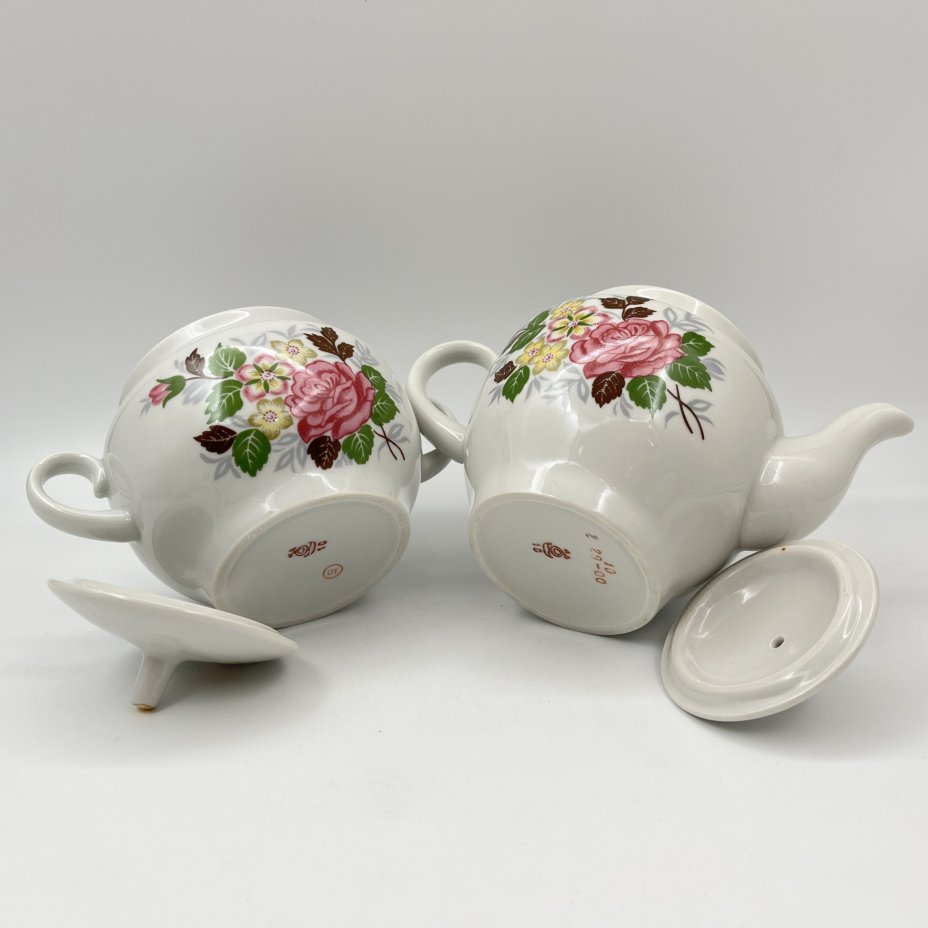 Сервиз чайный с цветочным декором на 6 персон (20 предметов), фарфор, деколь, золочение, Завод «Красный фарфорист» (Чудово, Грузинская фарфорово-фаянсовая фабрика), СССР, 1971-1992 гг.