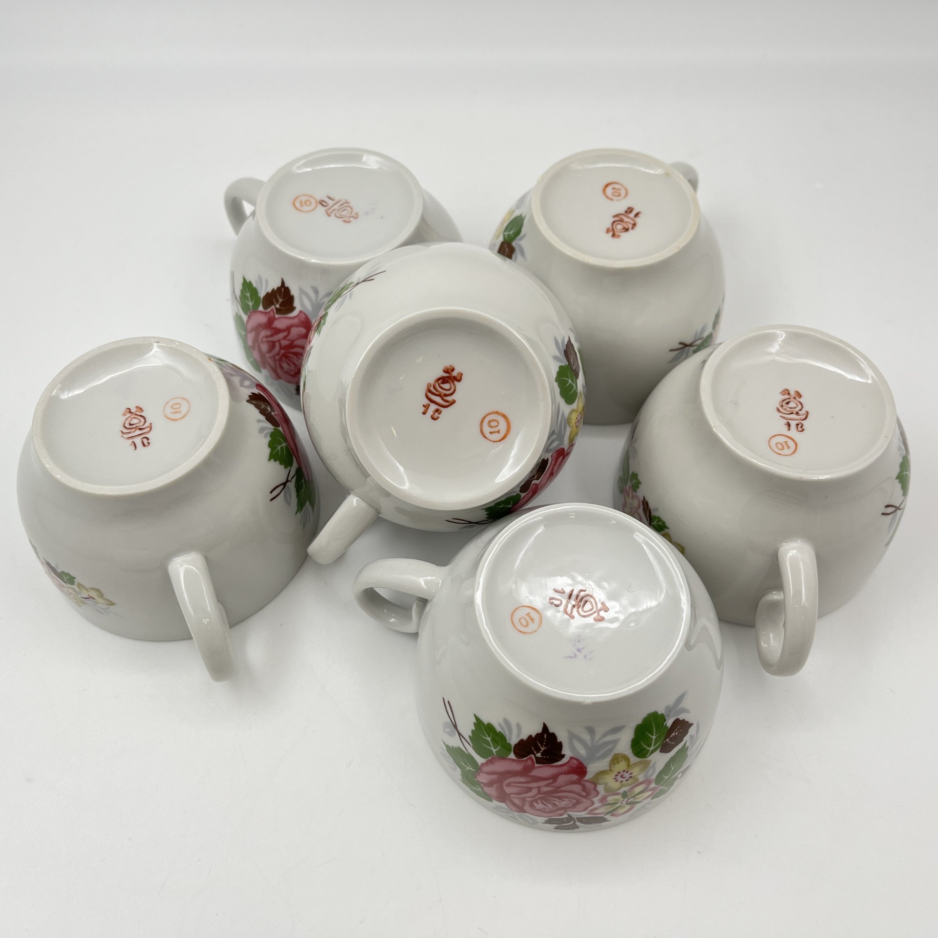 Сервиз чайный с цветочным декором на 6 персон (20 предметов), фарфор, деколь, золочение, Завод «Красный фарфорист» (Чудово, Грузинская фарфорово-фаянсовая фабрика), СССР, 1971-1992 гг.