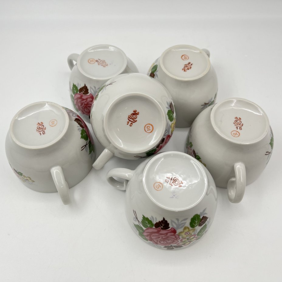 Сервиз чайный с цветочным декором на 6 персон (20 предметов), фарфор, деколь, золочение, Завод «Красный фарфорист» (Чудово, Грузинская фарфорово-фаянсовая фабрика), СССР, 1971-1992 гг.