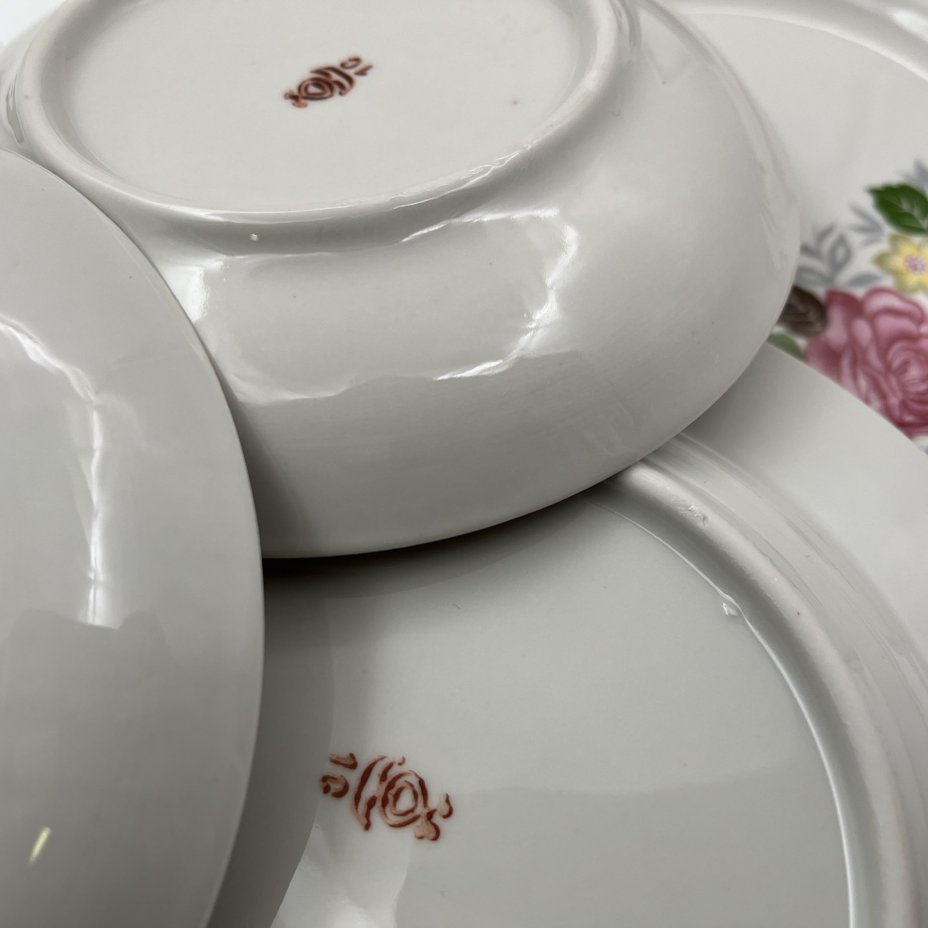 Сервиз чайный с цветочным декором на 6 персон (20 предметов), фарфор, деколь, золочение, Завод «Красный фарфорист» (Чудово, Грузинская фарфорово-фаянсовая фабрика), СССР, 1971-1992 гг.