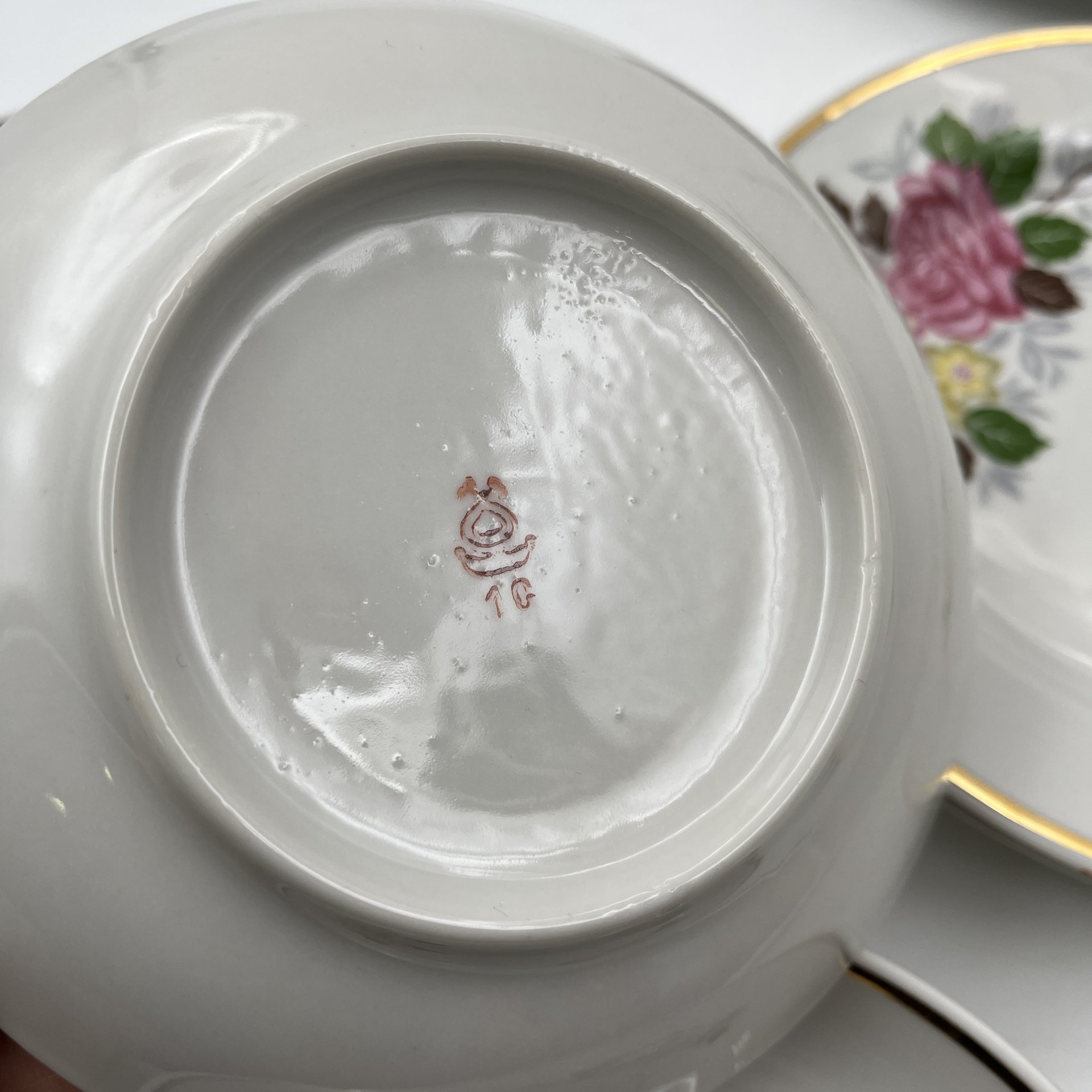 Сервиз чайный с цветочным декором на 6 персон (20 предметов), фарфор, деколь, золочение, Завод «Красный фарфорист» (Чудово, Грузинская фарфорово-фаянсовая фабрика), СССР, 1971-1992 гг.