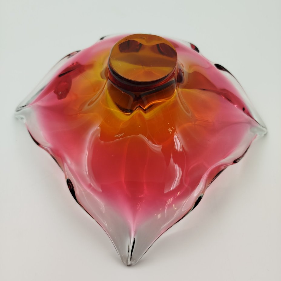 Ваза выполненная в форме бутона малинового оттенка с оранжевым подтоном, Bohemia Crystal (Bohemia Glass)