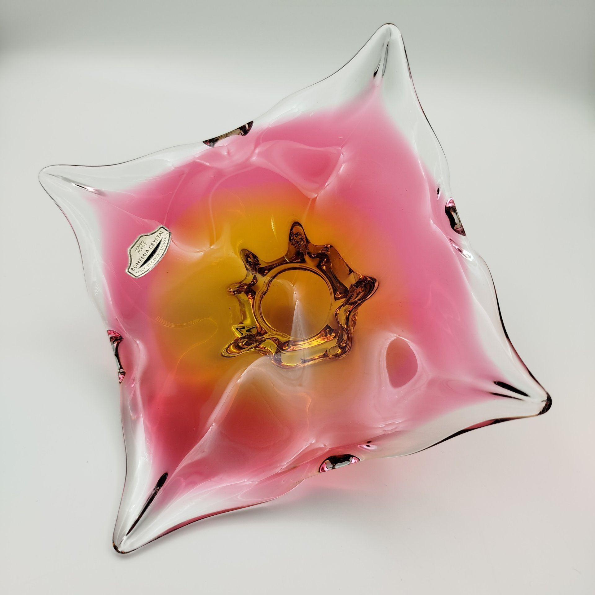 Ваза выполненная в форме бутона малинового оттенка с оранжевым подтоном, Bohemia Crystal (Bohemia Glass)