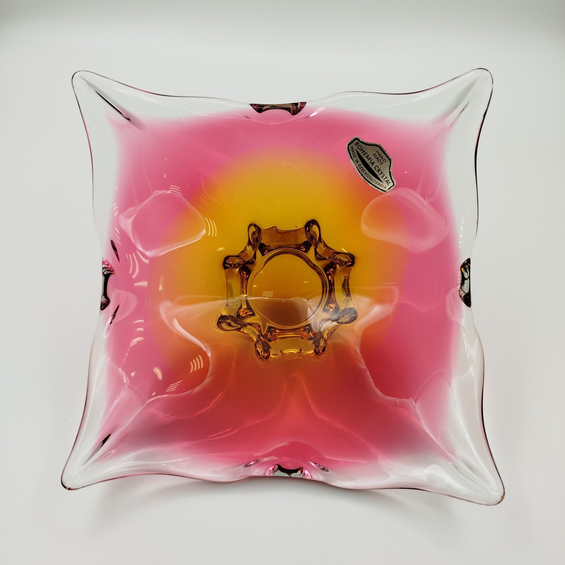 Ваза выполненная в форме бутона малинового оттенка с оранжевым подтоном, Bohemia Crystal (Bohemia Glass)