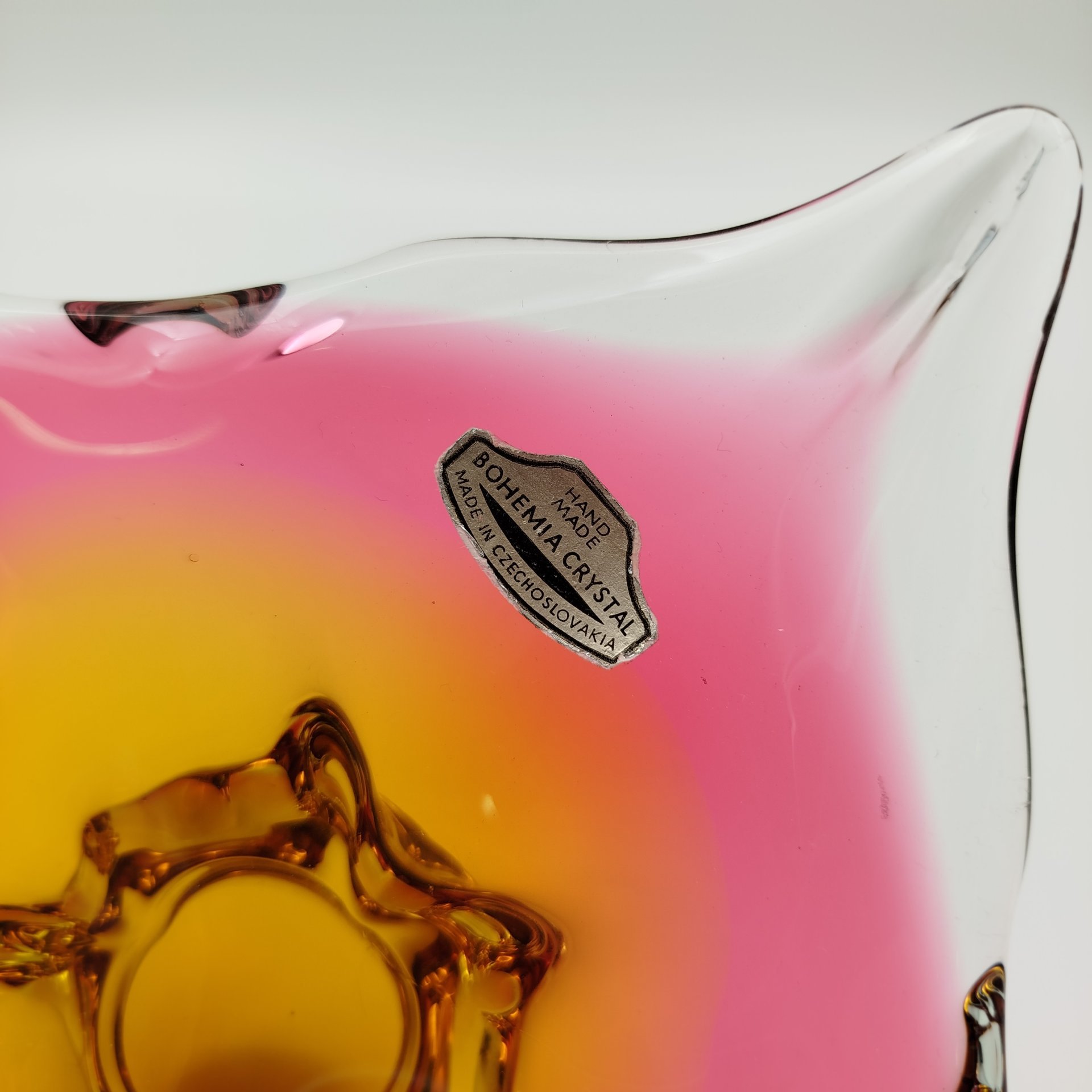 Ваза выполненная в форме бутона малинового оттенка с оранжевым подтоном, Bohemia Crystal (Bohemia Glass)