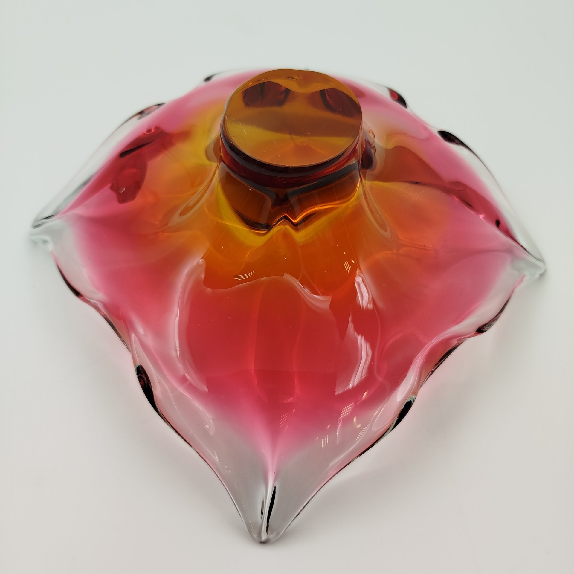 Ваза выполненная в форме бутона малинового оттенка с оранжевым подтоном, Bohemia Crystal (Bohemia Glass)