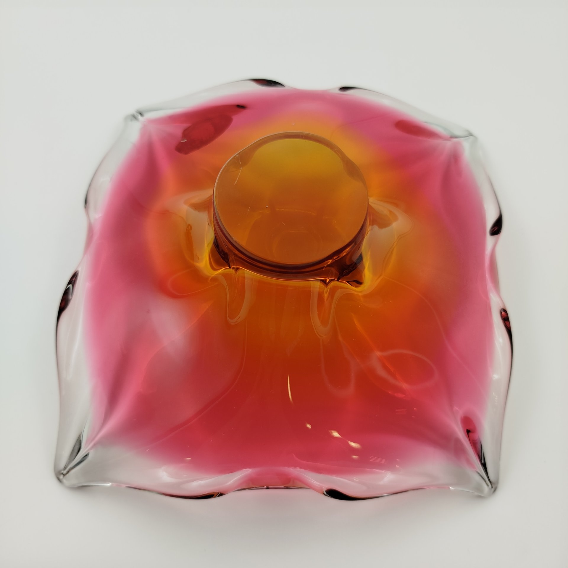 Ваза выполненная в форме бутона малинового оттенка с оранжевым подтоном, Bohemia Crystal (Bohemia Glass)