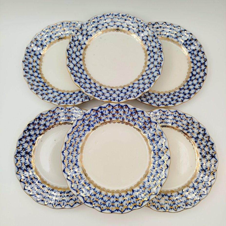 Набор из 6-ти пирожковых тарелок "Кобальтовая сетка", автор рисунка А.А. Яцкевич, фарфор, деколь, золочение, Ленинградский фарфоровый завод (ЛФЗ), СССР, 1960-1970 гг.