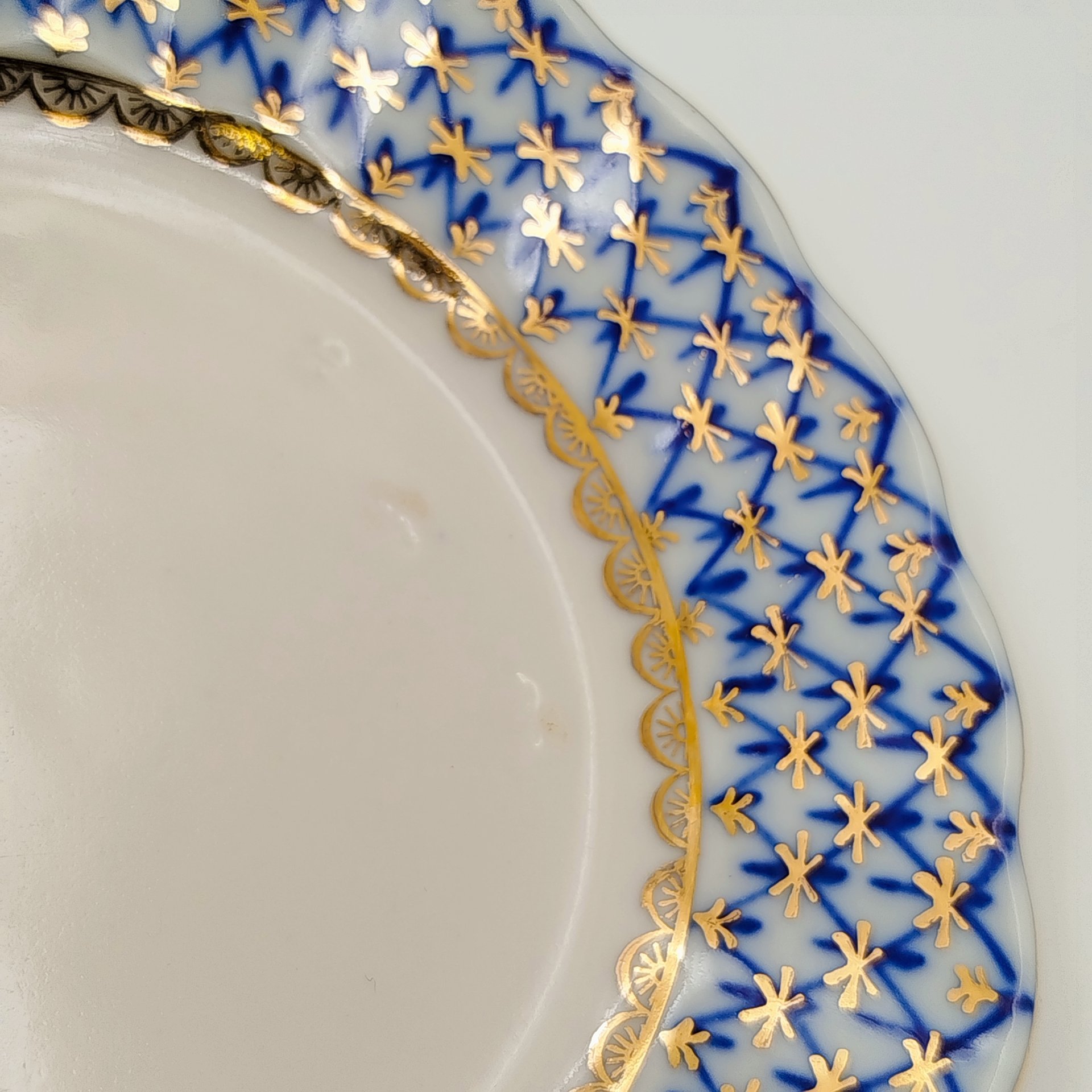 Набор из 6-ти пирожковых тарелок "Кобальтовая сетка", автор рисунка А.А. Яцкевич, фарфор, деколь, золочение, Ленинградский фарфоровый завод (ЛФЗ), СССР, 1960-1970 гг.