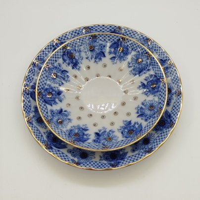 Набор из блюдца и десертной тарелки "Корзиночка", автор рисунка и формы Н.П.Славина