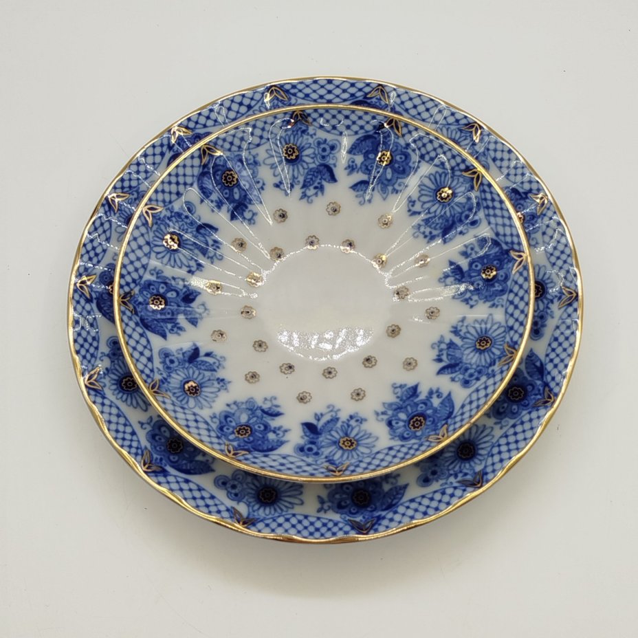 Набор из блюдца и десертной тарелки "Корзиночка", автор рисунка и формы Н.П.Славина