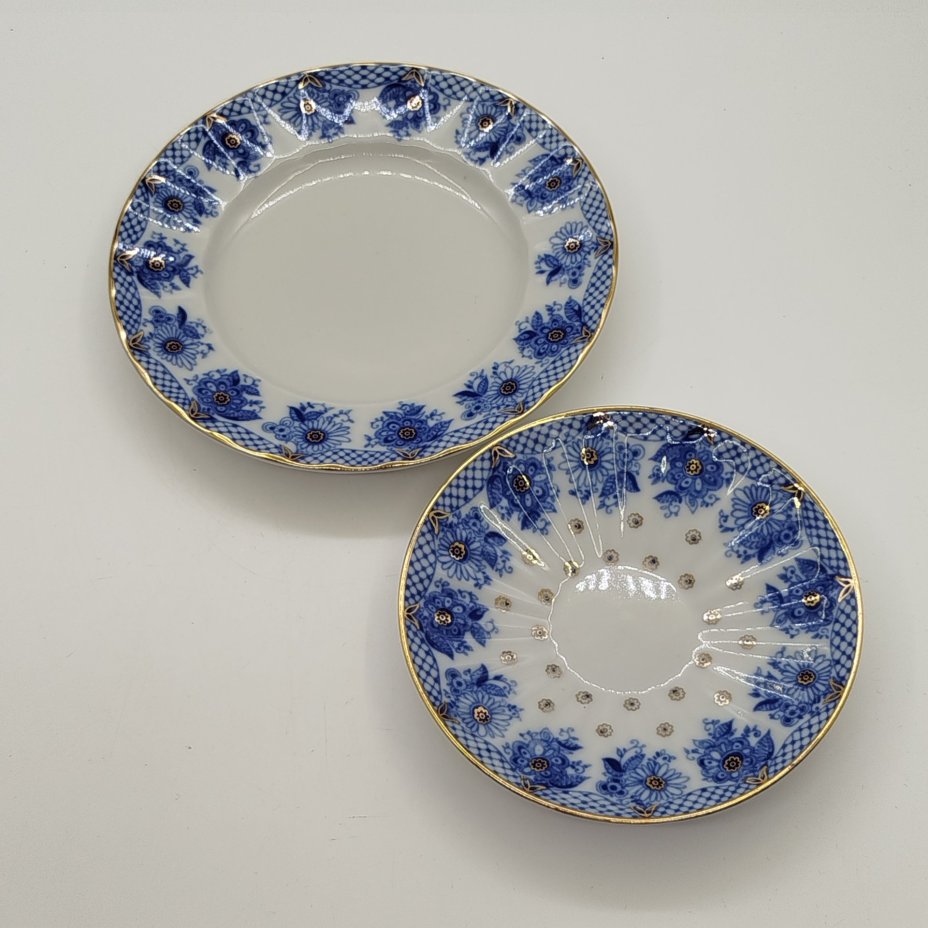 Набор из блюдца и десертной тарелки "Корзиночка", автор рисунка и формы Н.П.Славина