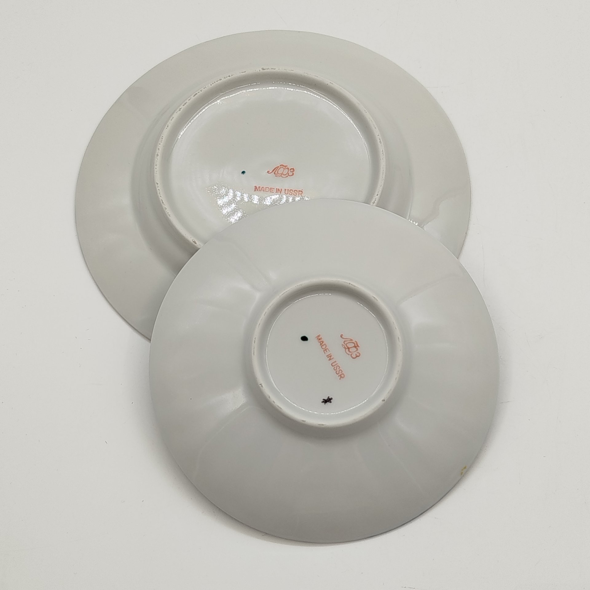 Набор из блюдца и десертной тарелки "Корзиночка", автор рисунка и формы Н.П.Славина