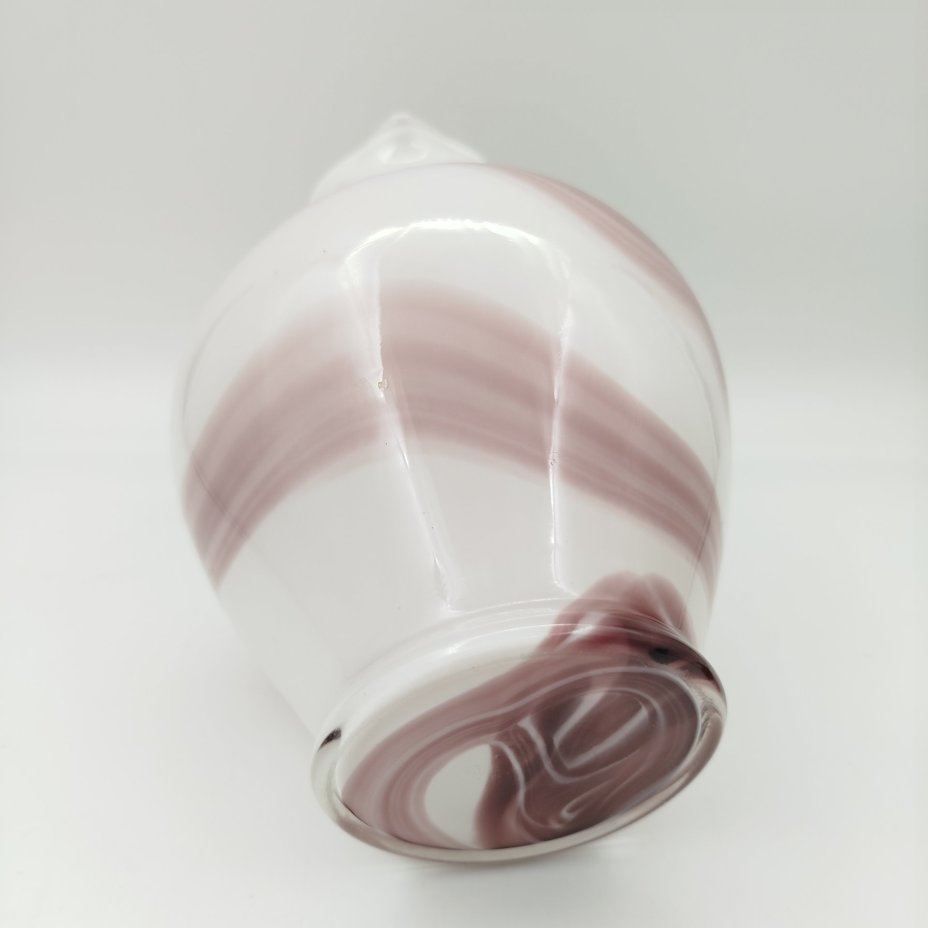 Кувшин "Татьянка" с фиолетовыми разводами, стекло, молочное стекло, Ленинградский завод художественного стекла (ЛЗХС), СССР, 1950-1980 гг.