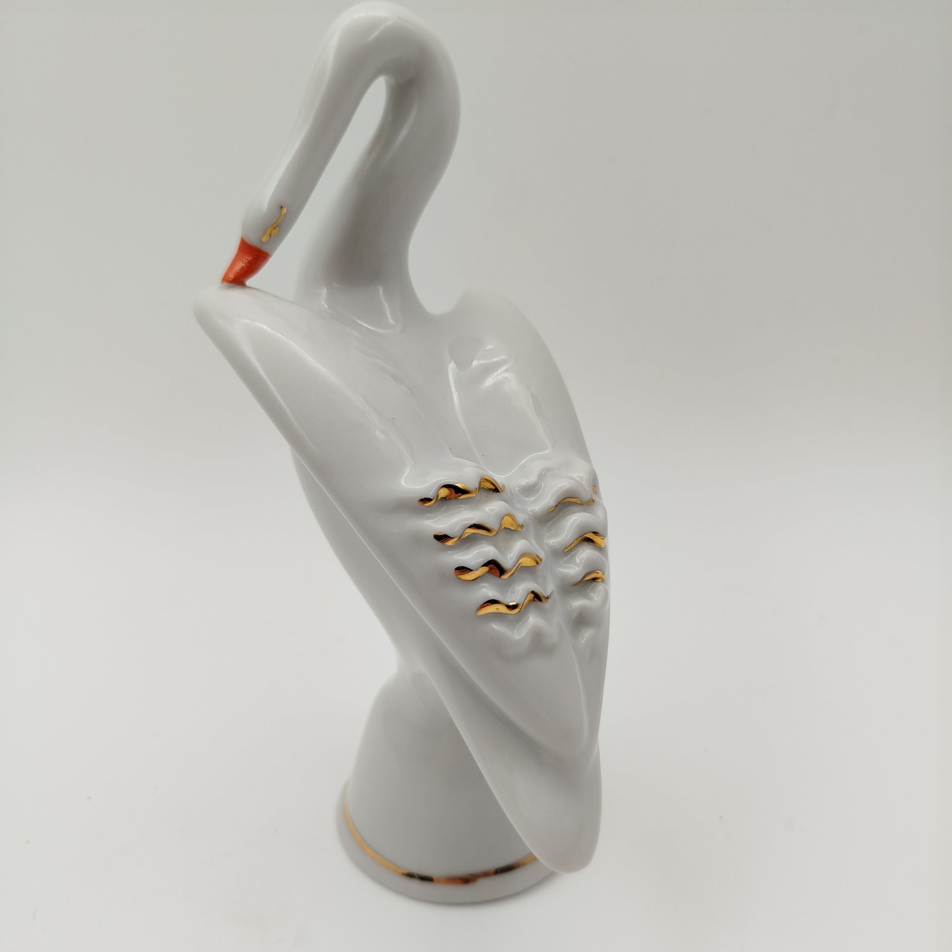 Статуэтка "Белый лебедь", фарфор, золочение, Дулевский фарфоровый завод (Дулёво), СССР, 1970-1990 гг.