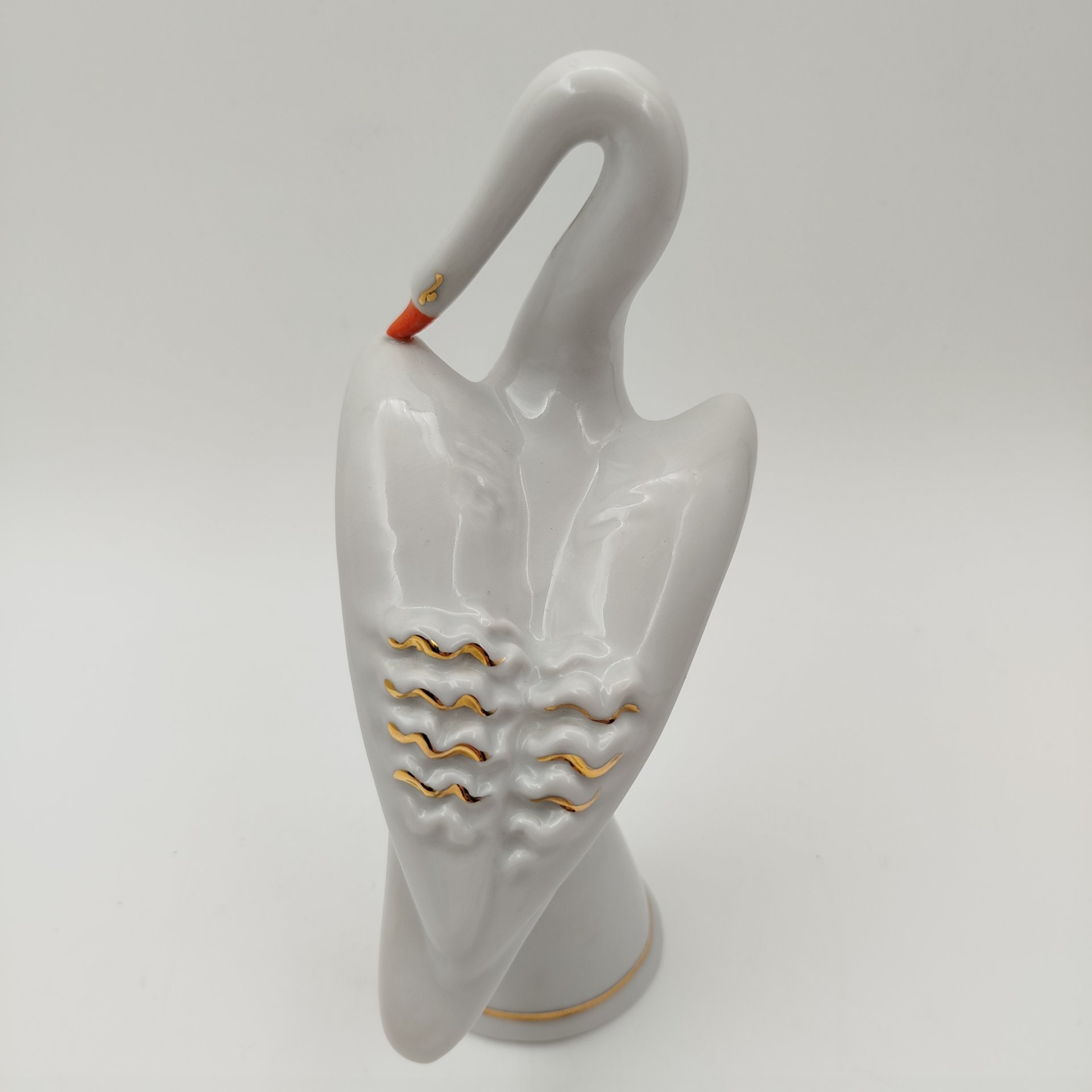 Статуэтка "Белый лебедь", фарфор, золочение, Дулевский фарфоровый завод (Дулёво), СССР, 1970-1990 гг.