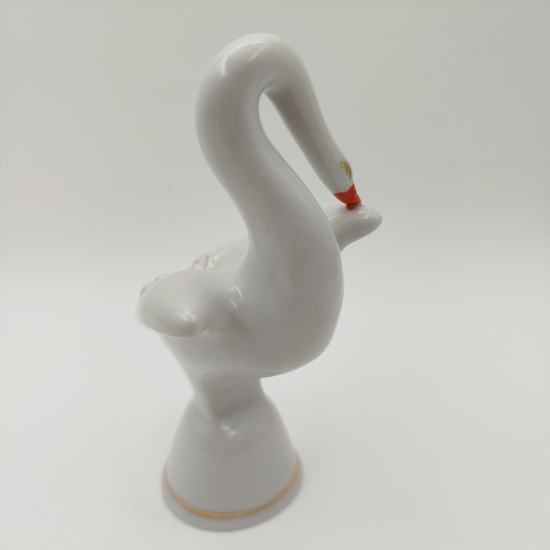 Статуэтка "Белый лебедь", фарфор, золочение, Дулевский фарфоровый завод (Дулёво), СССР, 1970-1990 гг.