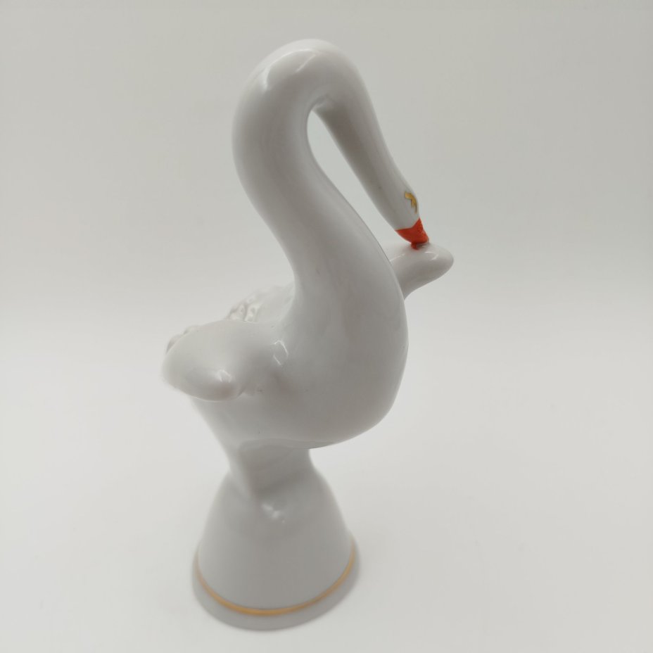 Статуэтка "Белый лебедь", фарфор, золочение, Дулевский фарфоровый завод (Дулёво), СССР, 1970-1990 гг.