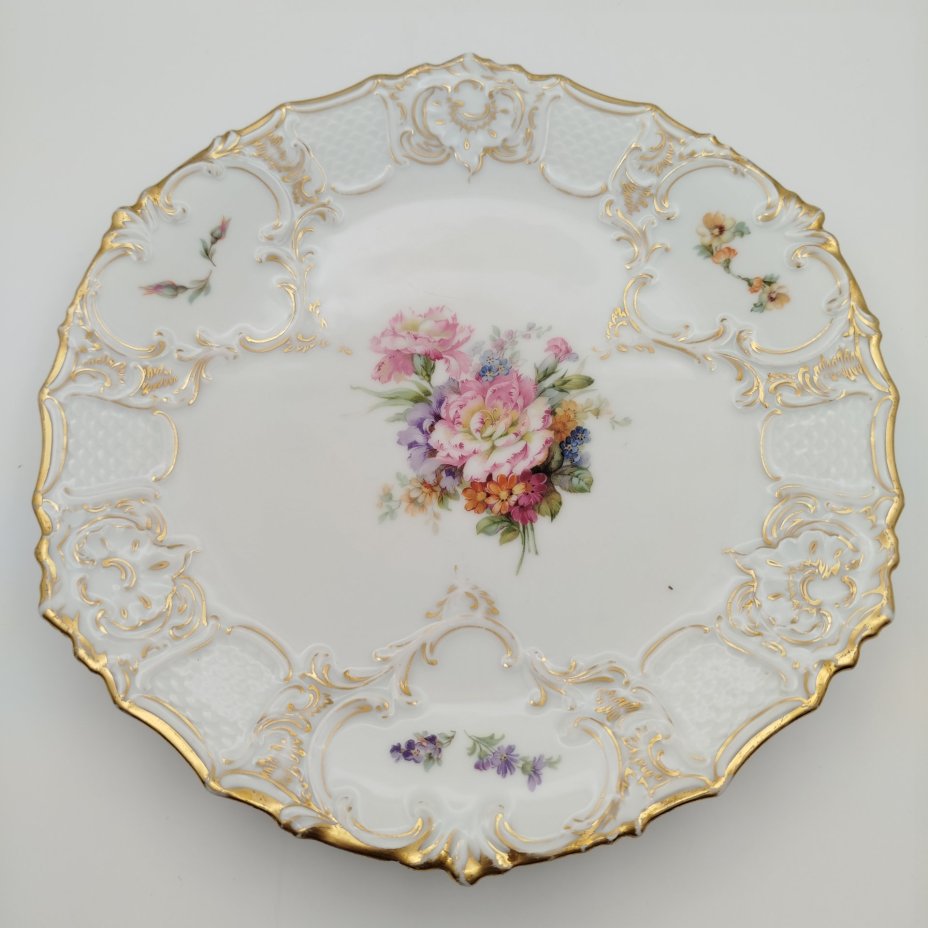 Блюдо широкое с ажурным бортом, украшенное цветочным декором, Furstenberg Porcelain Manufactory (Фюрстенберг)