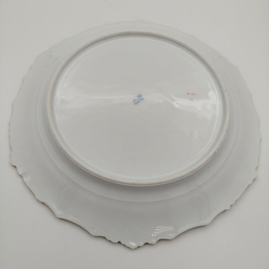 Блюдо широкое с ажурным бортом, украшенное цветочным декором, Furstenberg Porcelain Manufactory (Фюрстенберг)