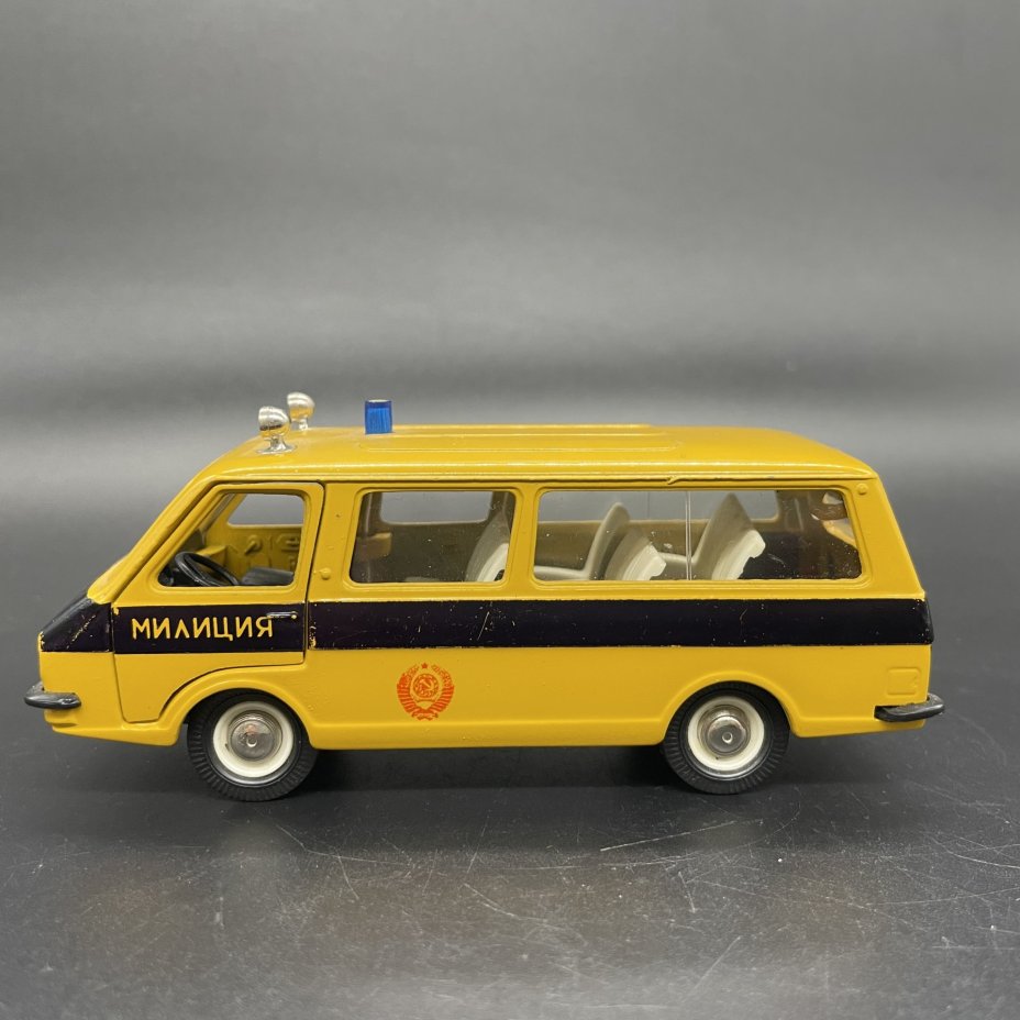Масштабная модель "RAF-патрульная № А25 ГАИ Милиция" 1:43 в коробке, Саратовский завод «Тантал»